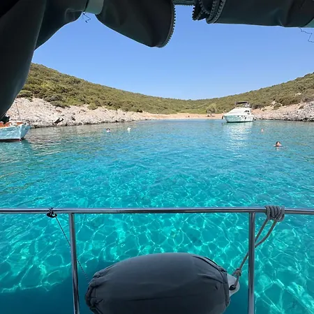 Úszó hotel Kacamak Yachting